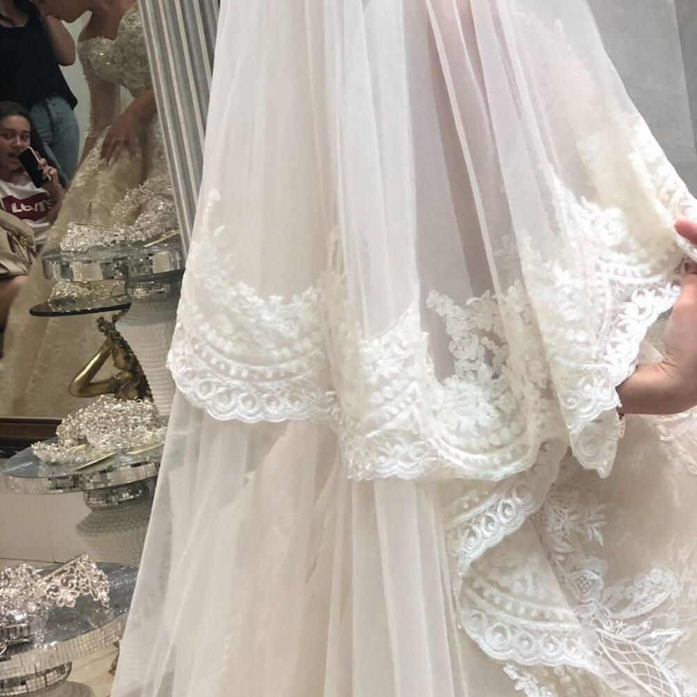 Wedding Vail - Picture 2 of 3